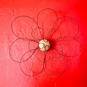 Wire Wallflower with Stone Center #1