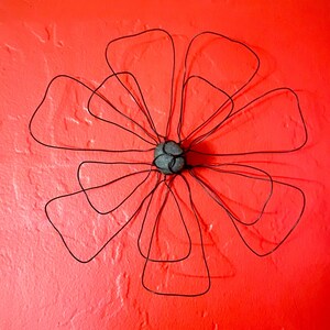 Wire Wallflower with Stone Center #2