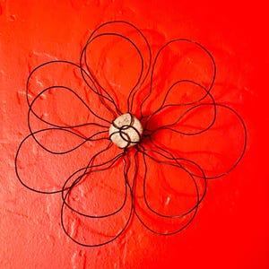 Wire Wallflower with Stone Center #2