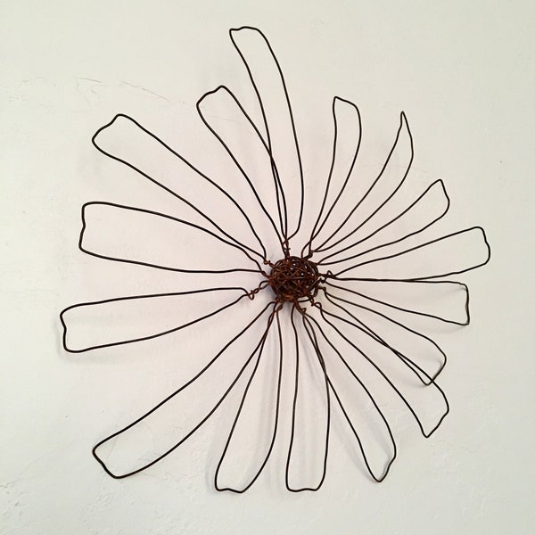 Rusty Wire Wall Flower #19