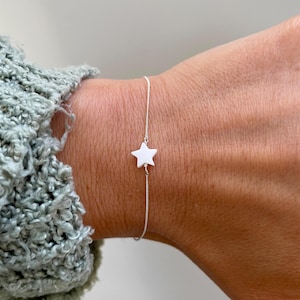 925 Silver Mother of Pearl Star bracelet, Dainty Charm Bracelet, Silver Star bracelets for women, travel present, White Pearl Bracelet Gift