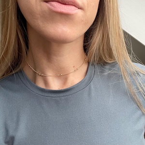 Gold Perlen Choker Halsband, Perlen Münz Choker, Champagner Gold Doppel Kette, Layering Gold Halsketten für Sie, Satelliten Kette Geschenk