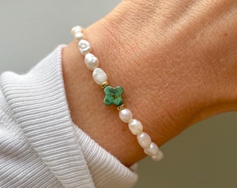 Pulsera de trébol turquesa y perlas pequeñas, pulsera de cuentas doradas, joyería de piedras preciosas azules, cumpleaños de marzo, pulseras elásticas, regalos de buena suerte