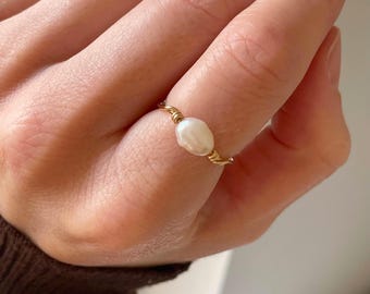 Anillo de perlas bañado en oro, joyería apilable de perlas de agua dulce, anillos minimalistas para mujer, regalo de cumpleaños en junio, anillo delicado para ella