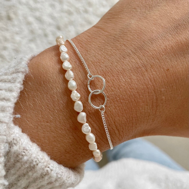 Dainty Silver Bracelet, Interlocking Circle Karma bracelet, Mother Daughter bracelet, Minimal Silver Jewellery, Be My Bridesmaid Gifts image 2
