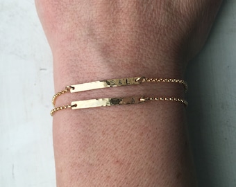 Skinny Dainty Gold Bar Bracelet, Bijoux bar personnalisés, Simple Everyday, Thin Initial Layering Bracelet, Hand Textured Bar