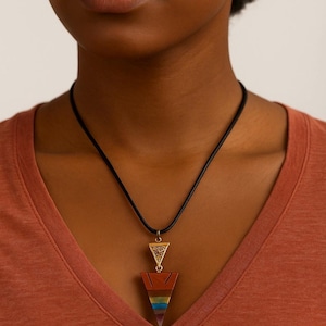 7 Chakra Pyramid Pendant Necklace – Grounding & Energy Balancing Crystal Jewelry