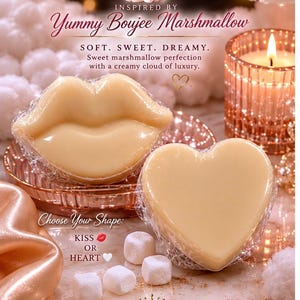 Puede incluir: Imagen de bombas de baño en forma de labios y corazón, de color crema, envueltas en plástico transparente. La imagen presenta el texto "Creme Cloud" y "Yummy Boujee Marshmallow". También se ve el texto "Choose Your Shape: Kiss or Heart".
