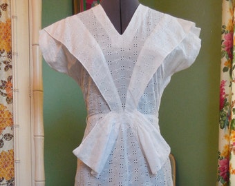 40's White Eyelet Dress / Short Dolman Sleeves / Dramatic V Overlay with Large Front Bow / Crisp Cotton Lace / V Neck Frock / Pin-Up