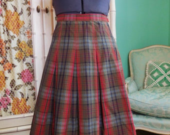 50's 60's Plaid Schoolgirl Skirt / Cotton Red Olive Green Plaid / Knee Length / Full Skirt Large Box Pleats / Mid Century Classic