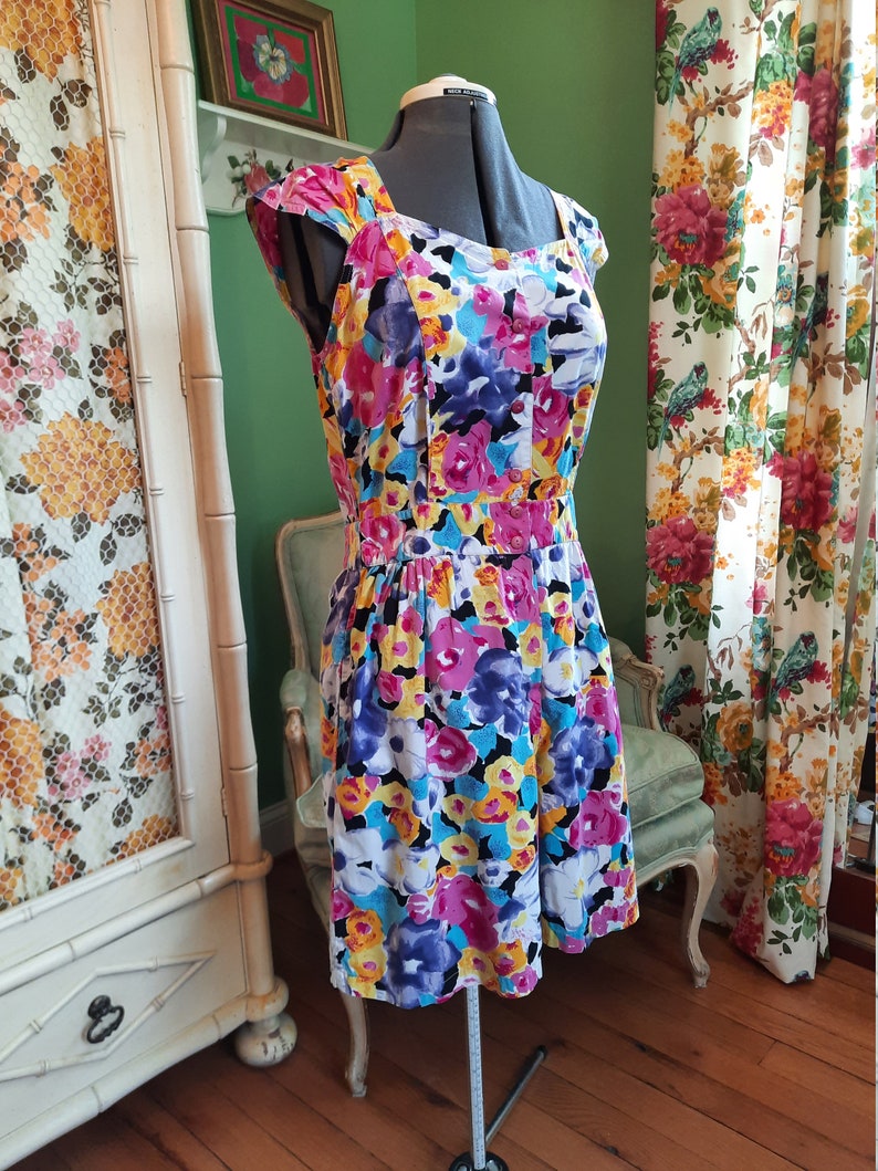 80's Cotton Romper / Bright Floral Print / Button Front Playsuit / 80's Does 40's Style / Relaxed Wide Legs / Side Pockets / Cap Sleeves image 2