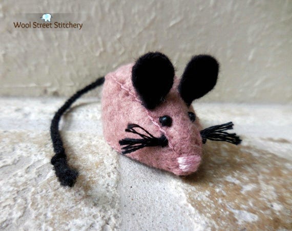 small mouse stuffed animal