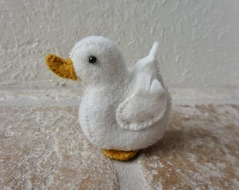 Petit caneton blanc, décoration de panier de Pâques, décoration de chambre d'enfant canard en feutre, peluche en feutre