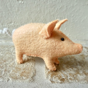 Small felt pig, handmade pig farm animal, little piggy stuffed felt animal