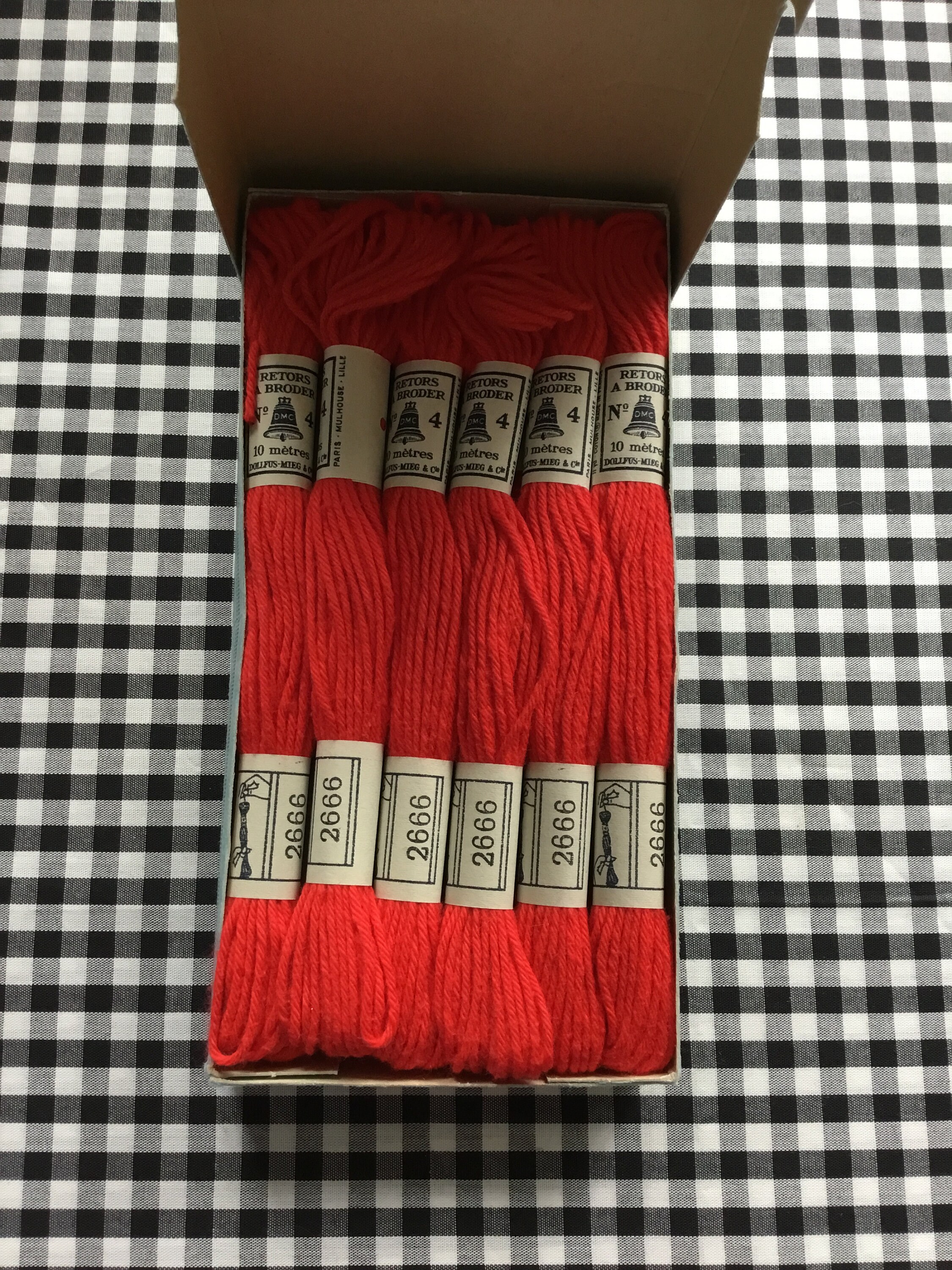 The Red Thread: Nordic Design  洋書 The Red Thread: Nordic Design - BOOK AND SONS オンラインストア