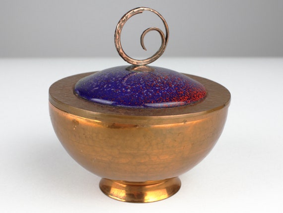 Mcm enamel copper box with cover, hammered knop, … - image 2