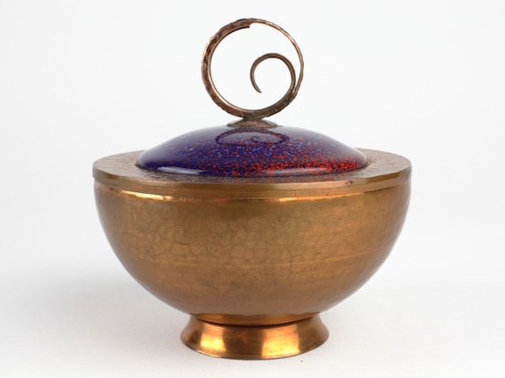 Mcm enamel copper box with cover, hammered knop, … - image 1