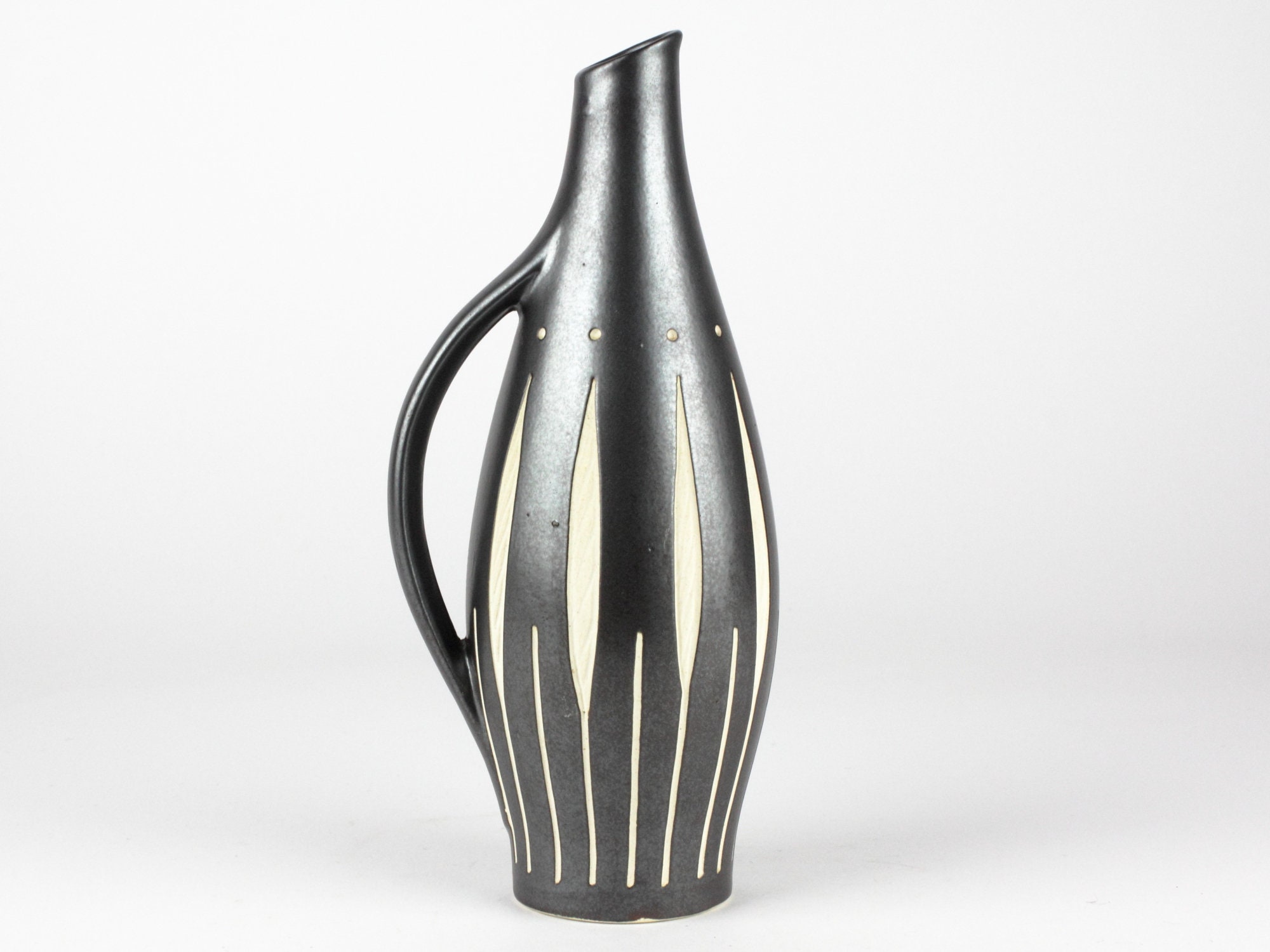Vase en céramique émaillée Fat Lava de Maria Hadamcsik Vase en céramique émaillée Fat Lava de Maria Hadamcsik
