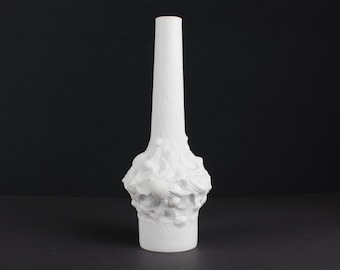 Jarrón de porcelana de bisque blanco alto de Kaiser, decoración de concha y coral, diseño op art, Alemania Occidental, mediados de siglo, años 60, vintage