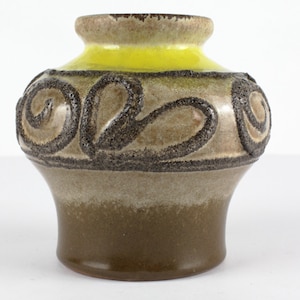 黄褐色の脂肪溶岩陶器の花瓶、Strehla 製、東ドイツ、ミッドセンチュリー、60 年代、WGP ヴィンテージ陶器の花瓶、白、緑、黄色