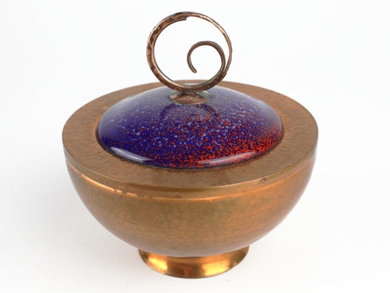 Mcm enamel copper box with cover, hammered knop, … - image 3