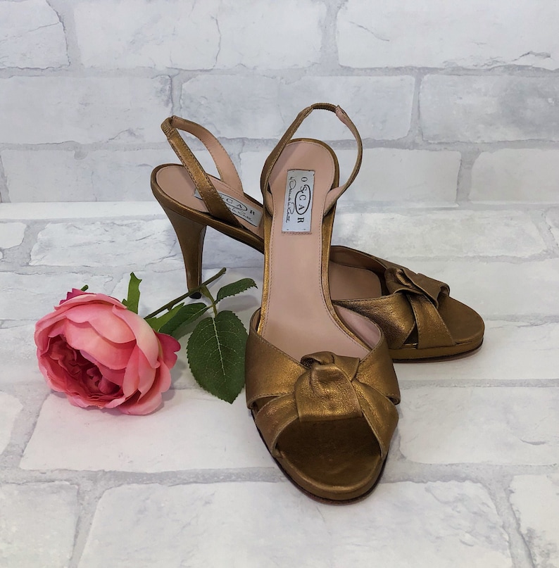 Vintage Oscar by OSCAR de la RENTA Antique Gold Knotted Heels Size 8