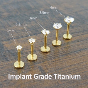 Orecchino piatto senza filettatura in titanio di grado implantare 18G • Perno per il naso • Perno per cartilagine • Perno per trago • Perno in zirconia cubica trasparente • Labret con perno a pressione