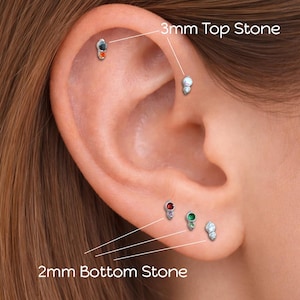 Puede incluir: Un juego de tres tazas de cerámica con acabado mate moteado. Las tazas son de color crema, gris claro y gris oscuro. Cada taza tiene un diseño simple y minimalista, ideal para café o té.