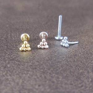 Small Triangle Cluster Labret Stud 16G, 18G, 20G Flatback Threadless Tragus Helix Push Pin Earrings Cartilage Flat Back Gold Tone Nose Stud