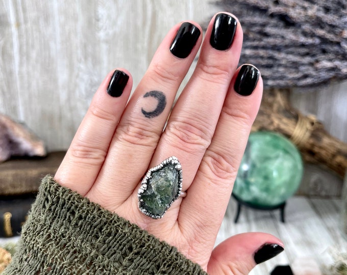 Green Moss Agate Small Stone Ring in Fine Silver Size 5 6 7 8 9 10 / Foxlark Collection / Silver Crystal Ring / Electroformed Jewelry