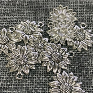 10 breloques tournesol en métal, breloques tournesol en argent, accessoires pour perles, accessoires de tournesol, accessoires pour bijoux, breloques pour bracelets, fabrication de bijoux