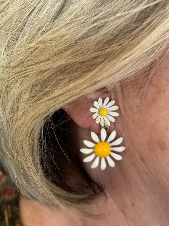 Daisy Dangle Earrings