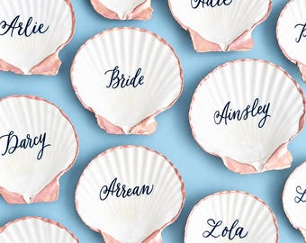 Personalized Scallop Shell Place Cards | Custom Calligraphy Wedding Favors (Rose Gold, Gold, Silver Rim)