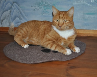 Cat Mat/Cat Bed- Redy to ship - handmade felt  + choice of colours