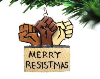 ブラック・ライブズ・マターのオーナメント | 「Resistmas」 2020年向けレジスト・フィストのオーナメントギフト