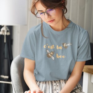C&#39;est La Bee Tee Cottagecore Shirt Bumble Bee Shirt Womens Shirt