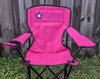 Cadeau personnalisé pour tout-petit - Chaise pliante pour enfants monogrammée - Chaise de camp pour enfants - Chaise de sport - Nom de cadeau d'anniversaire en plein air - Glamping