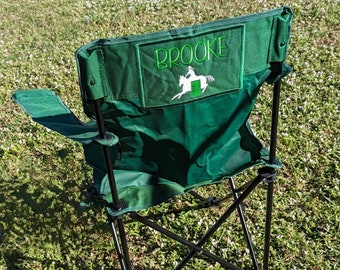 Regalo personalizado para amantes de los caballos - Silla plegable para adultos con temática de carreras de barriles - Silla de camping - Silla deportiva - Silla de exterior personalizada - Regalo de cumpleaños