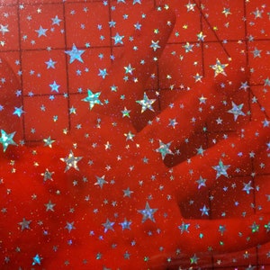Folha de vinil com estrelas holográficas tingidas de gelatina vermelha - ROLO de filme de PVC bordado de 9x47" - Aplique de bordado para piscina - Filme transparente