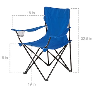 Puede incluir: Silla plegable de camping azul con un portavasos y un marco de metal negro. La silla mide 45,7 cm de ancho, 40,6 cm de profundidad y 82,5 cm de alto.