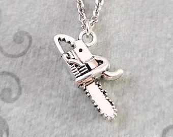 CHAINSAW PENDANT | SILVER | 悪魔のいけにえ し CHAINSAW PENDANT | SILVER | 悪魔のいけにえ し - メルカリ
