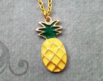 Pineapple Necklace VERY SMALL Gold Pineapple Jewelry Hospitality Gift Welcoming Gift Fruit Necklace Tropical Jewelry Pineapple Charm Pendant