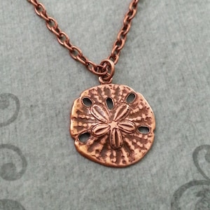 Sand Dollar Halskette kleine Sand Dollar Schmuck Kupfer Sand Dollar Charm Halskette Strand Halskette Meer Schmuck Ozean Halskette Sanddollar Geschenk