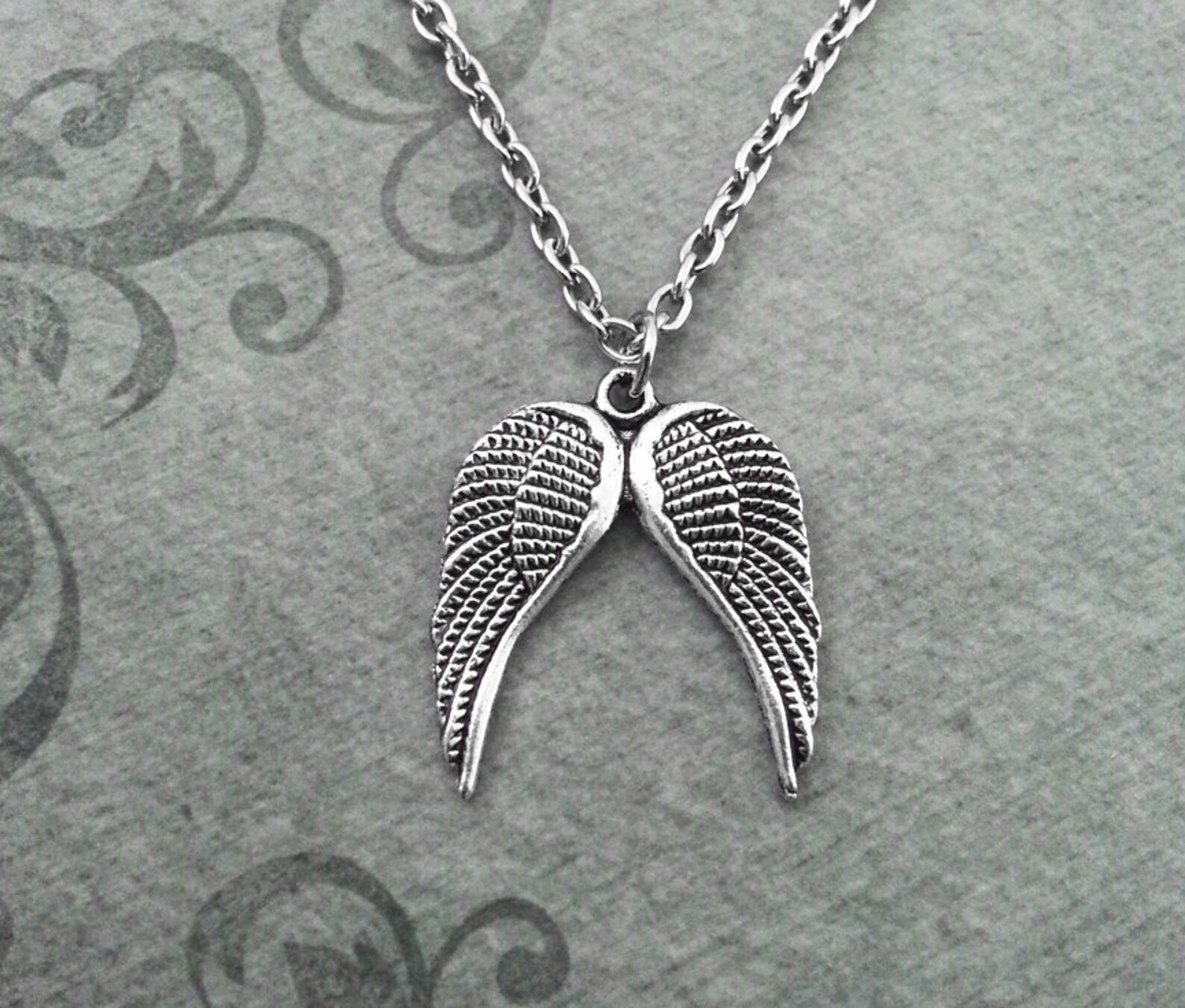 Small angel wing necklace Clearance