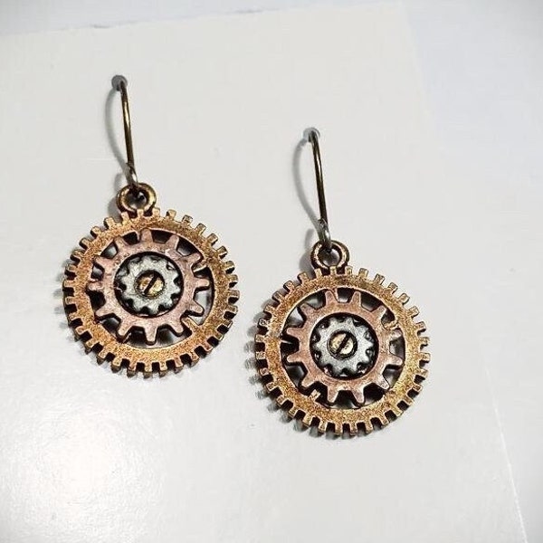 Boucles d'oreilles pignon engrenage ingénieur steampunk/objets trouvés recyclés bijoux en cuivre/cadeaux punk mélange de métaux/hypoallergénique sans nickel.