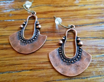 Hammered Copper Light Weight Dangle Earrings / Metal Pendulum Contemporary Ornate Designer Jewelry / Hypoallergenic / Nickel Free.