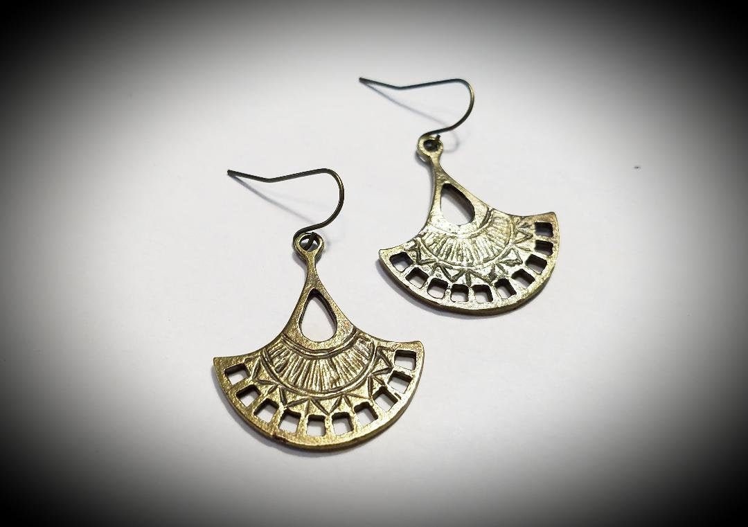 Indigenous idol brass paparazzi sale