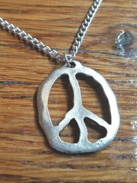 Silver Metal Peace Sign Necklace Hippy Jewellery Silver Metal Peace Sign Necklace Hippy Jewellery
