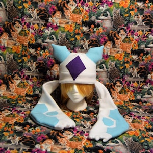 May include: A white hat with light blue accents, a purple diamond, and long, flowing white and light blue extensions. The hat has two light blue ear-like protrusions. The background is a floral pattern with cats.
