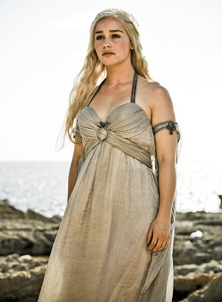 daenerys targaryen purple dress Daenerys Targaryen in Purple Dress Overlooking King's Landing